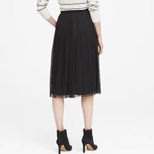 Banana Republic black tulle skirt